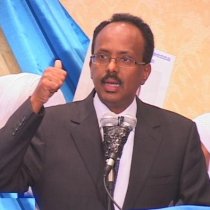 Will the newly elected president of Somalia renounce his US citizenship to end the conflicting loyalties?
