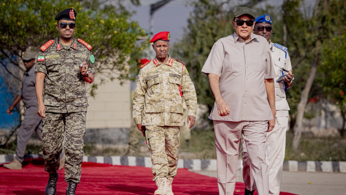 President Abdirahman Irro Visits Somaliland National Army Headquarters